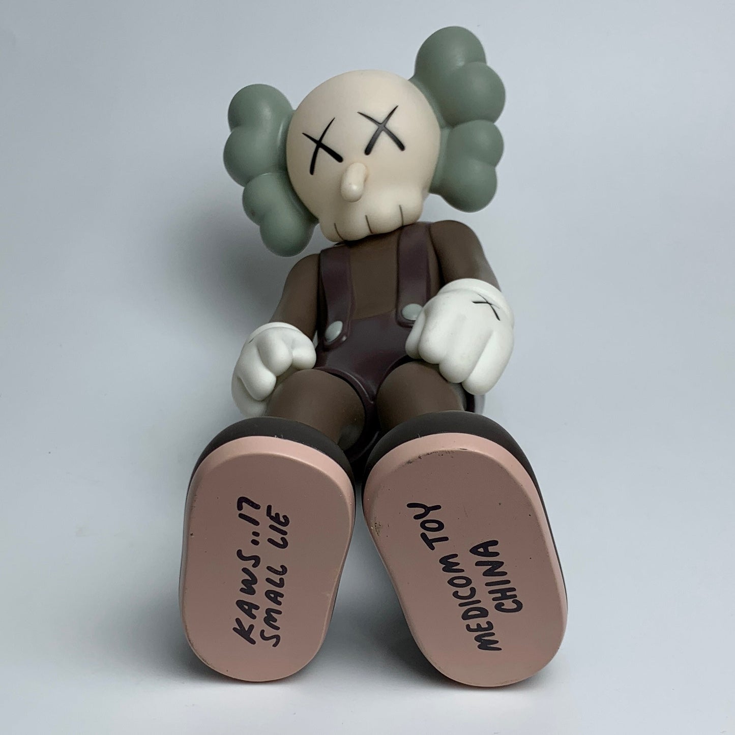 Toy - 28cm KAWS Small Lie Companion Originalfake Action Figure Boexde