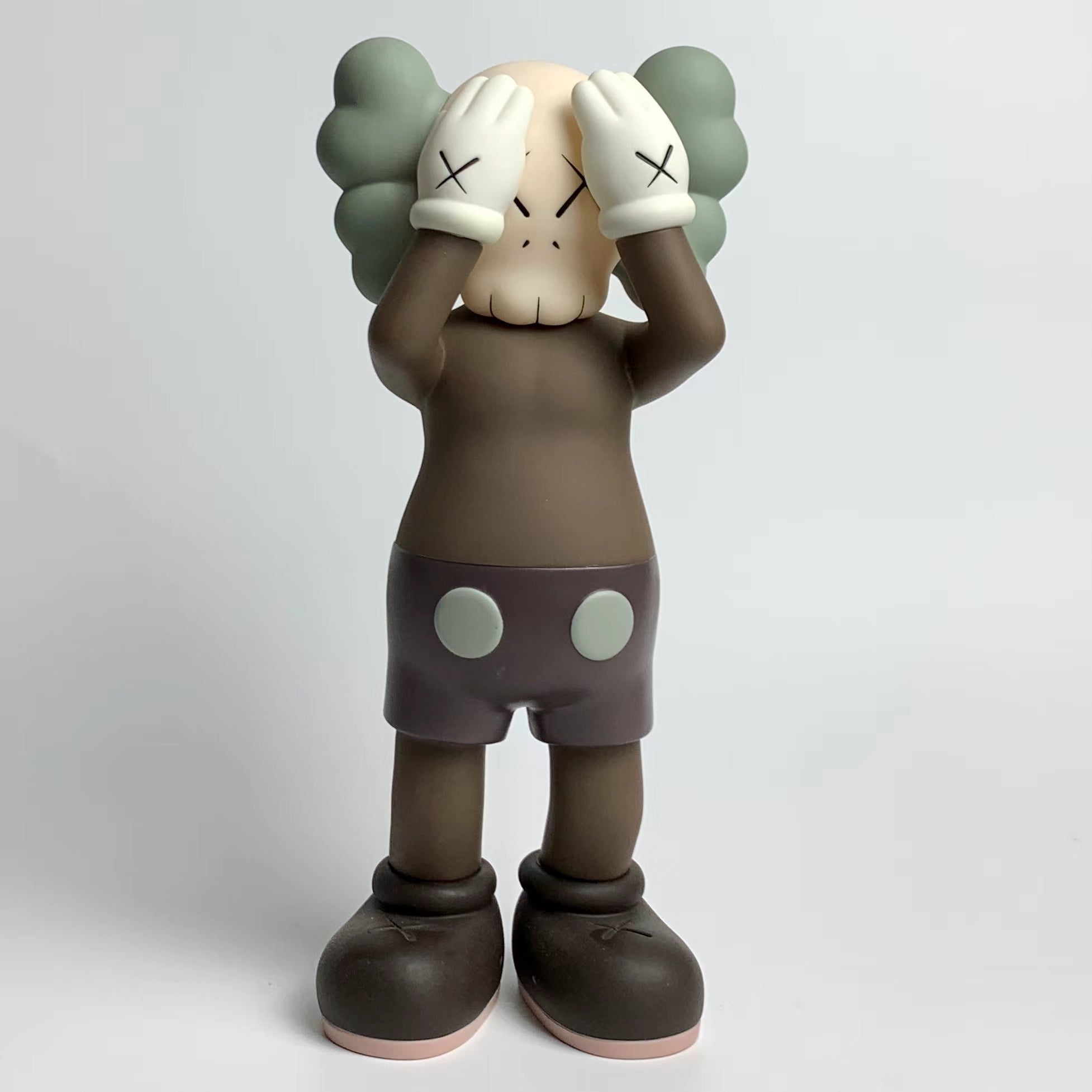 KAWS Holiday Companion – FuGui Tide play