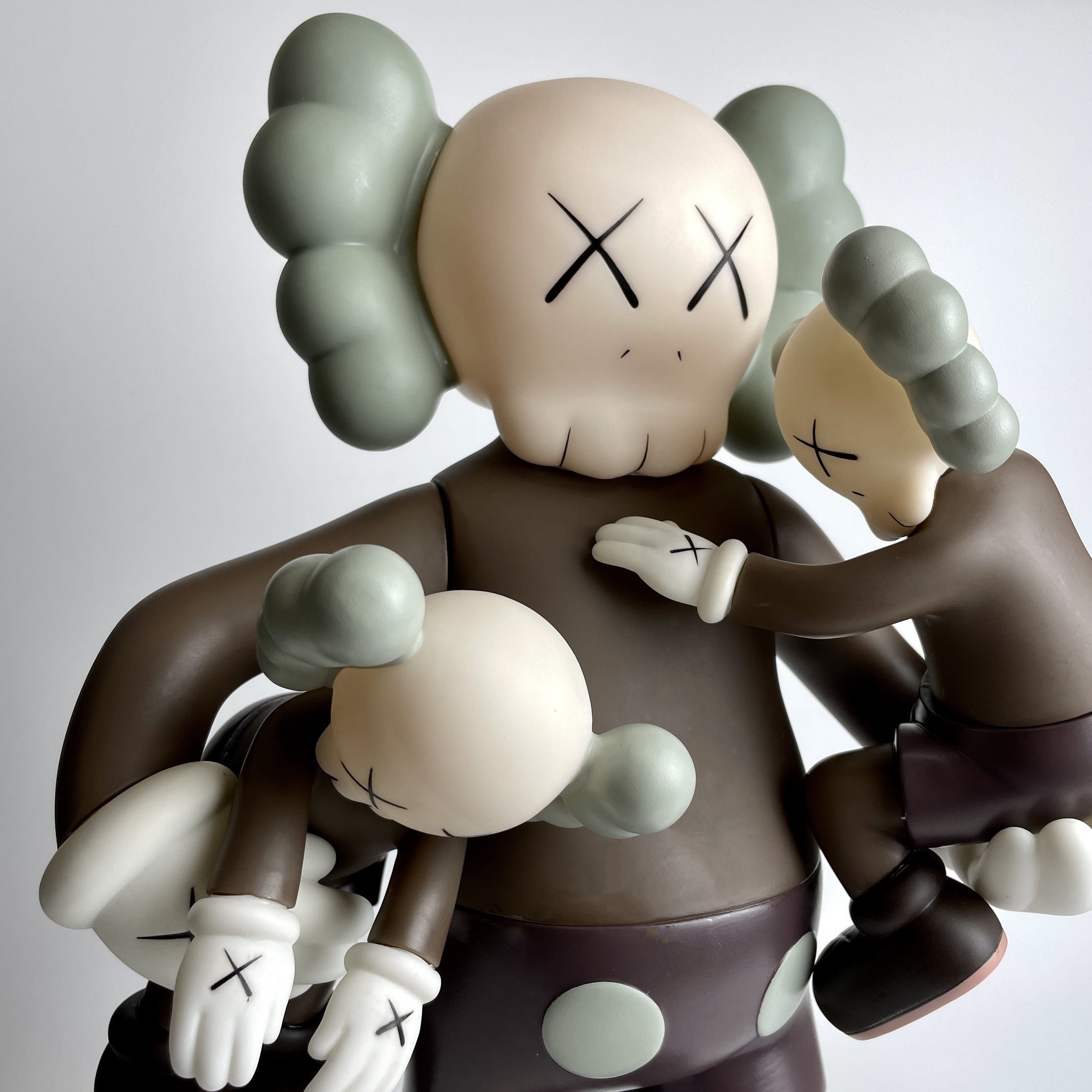 KAWS Clean Slate Companion – FuGui Tide play