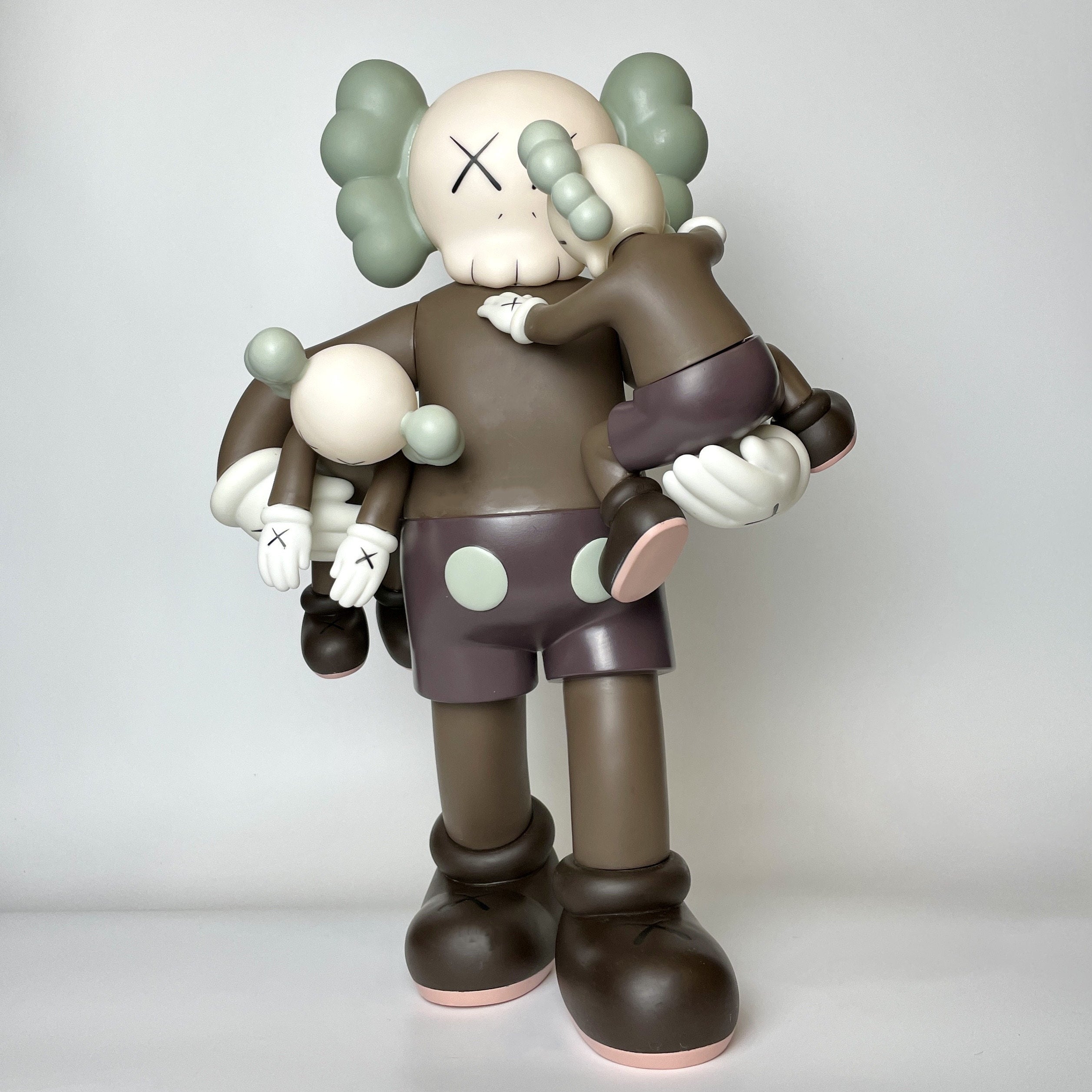 KAWS Clean Slate Companion – FuGui Tide play