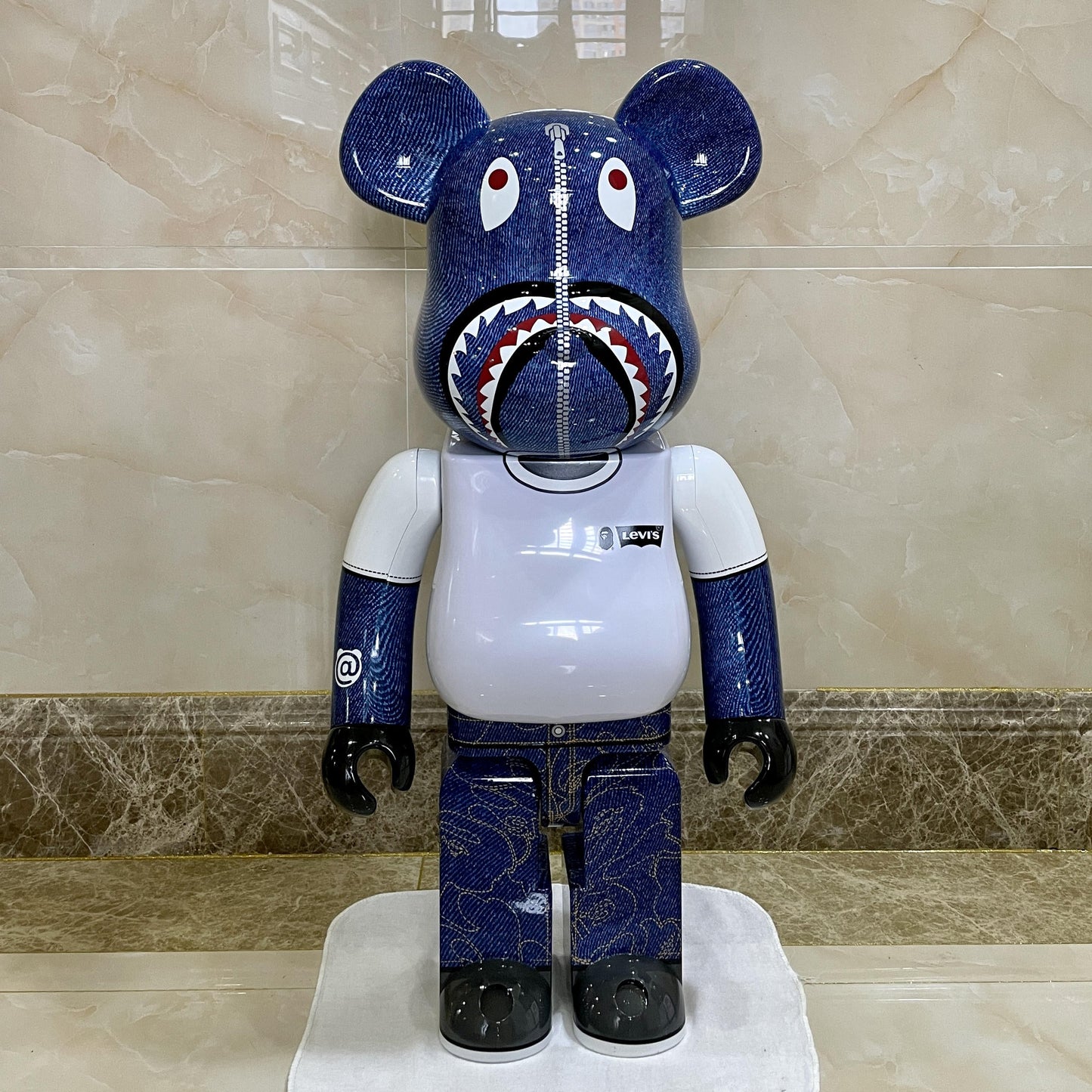 Hobby - 70cm BEARBRICK 1000% BAPE Shark Levi Jeans ABS Action Figure Boxed