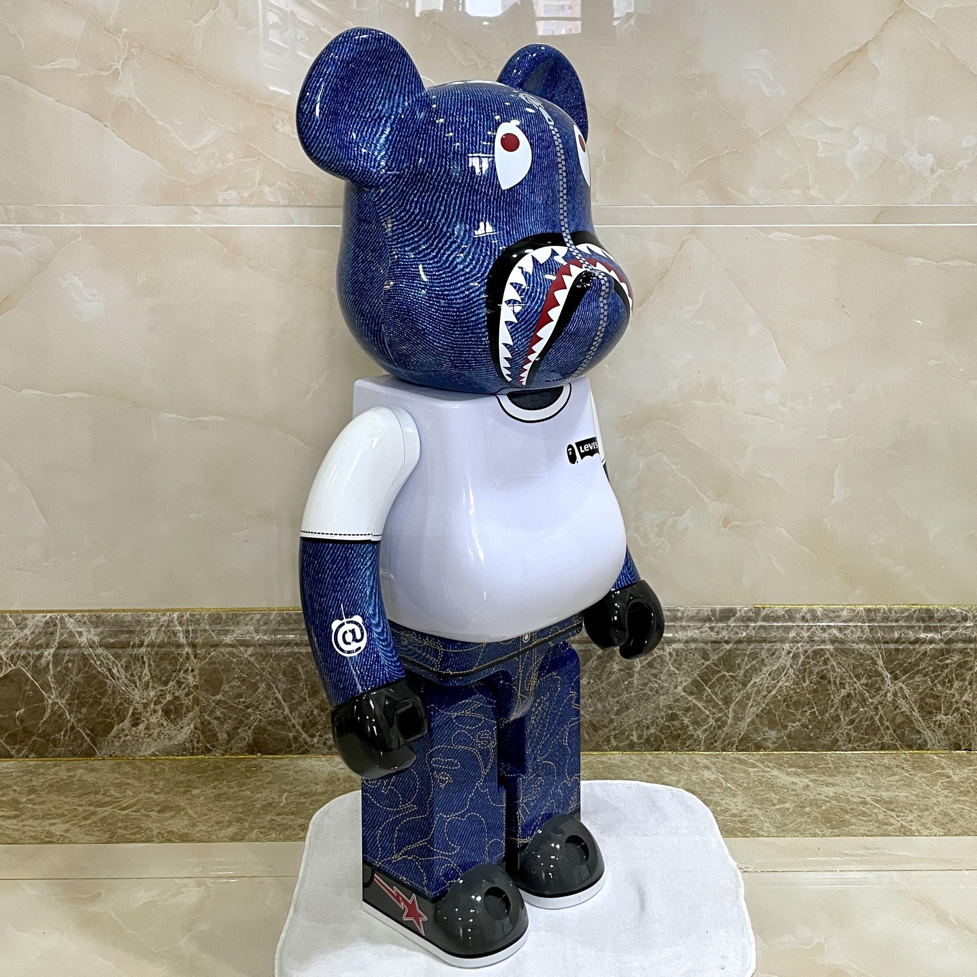 Hobby - 70cm BEARBRICK 1000% BAPE Shark Levi Jeans ABS Action Figure Boxed