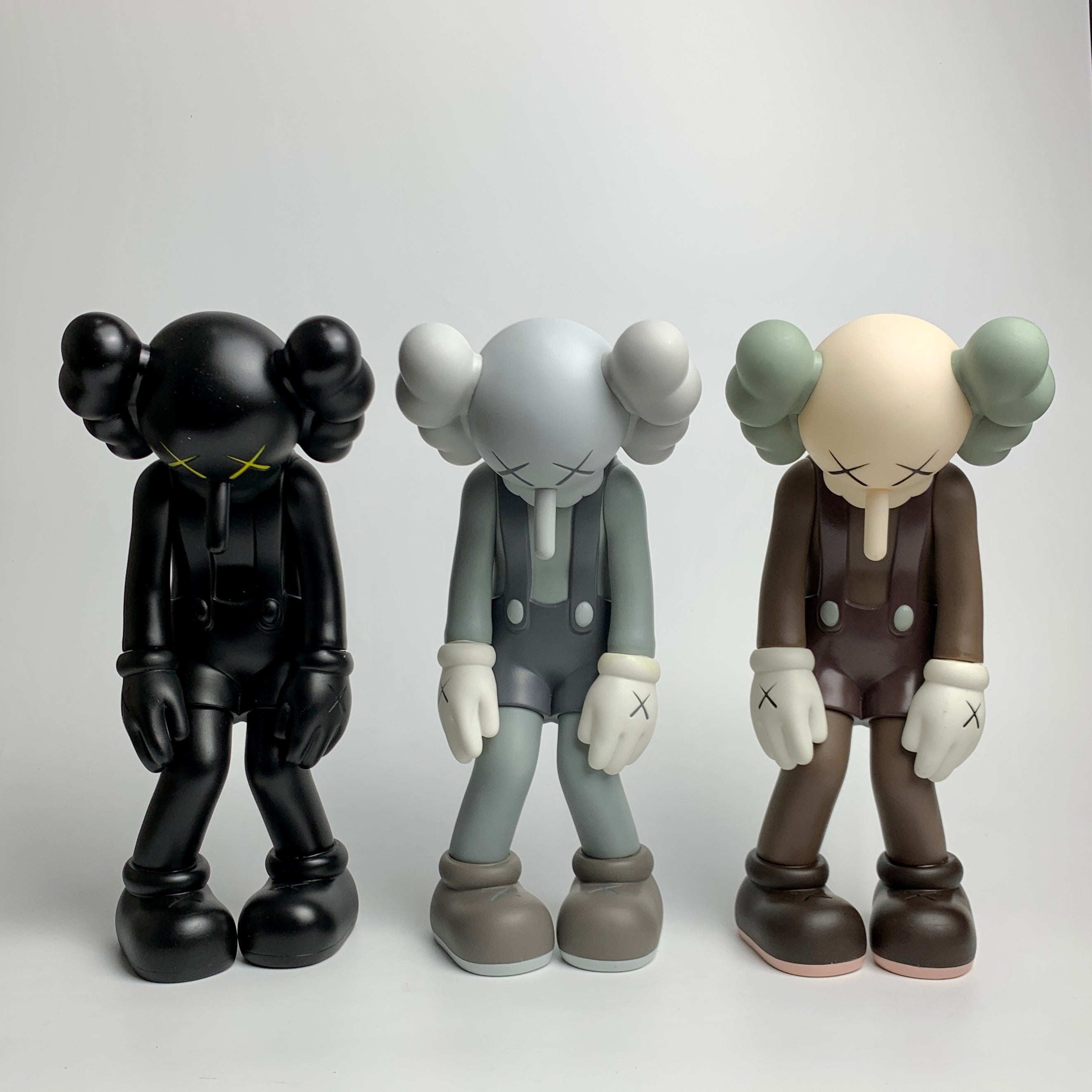 KAWS Small Lie Companion – FuGui Tide play