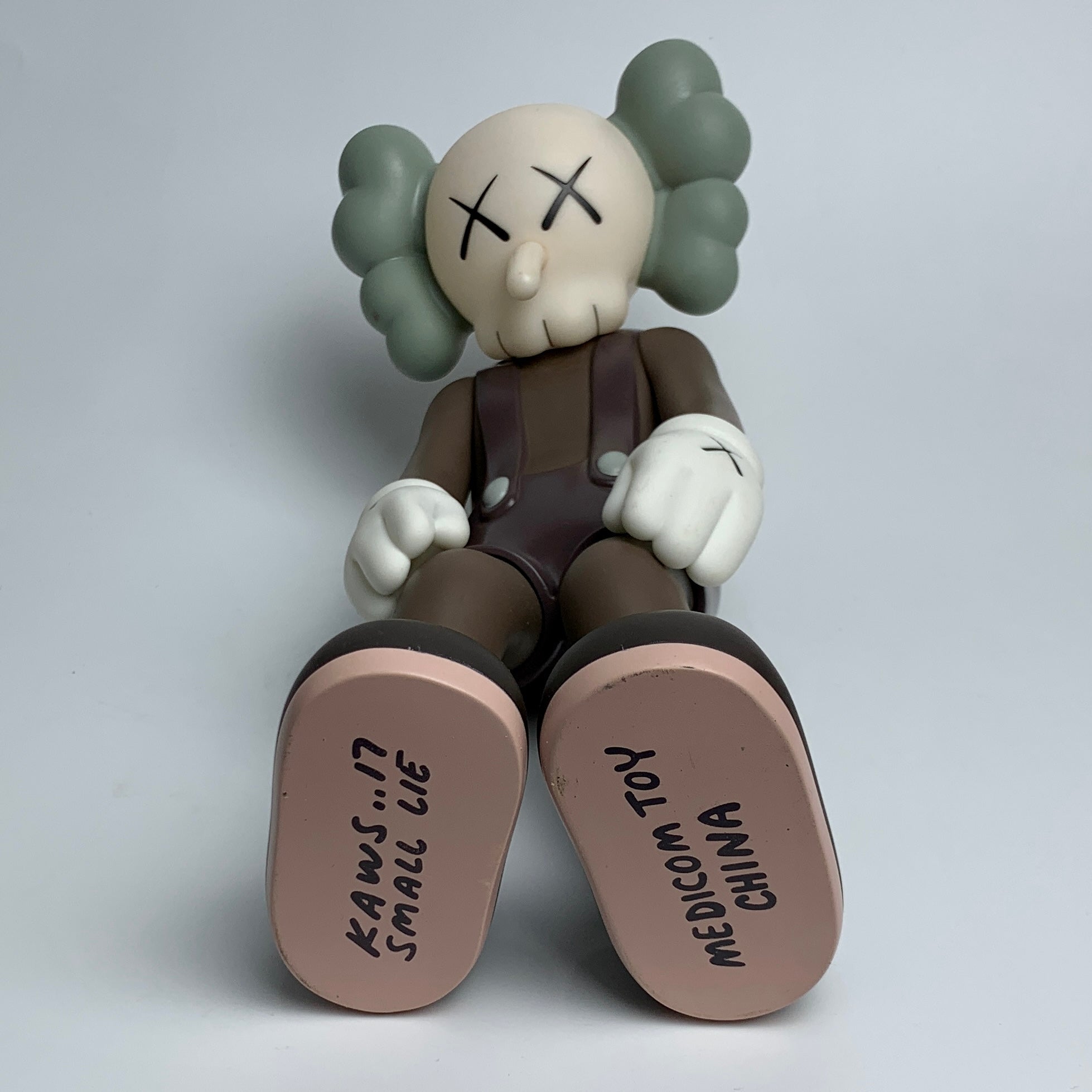 KAWS Small Lie Companion – FuGui Tide play